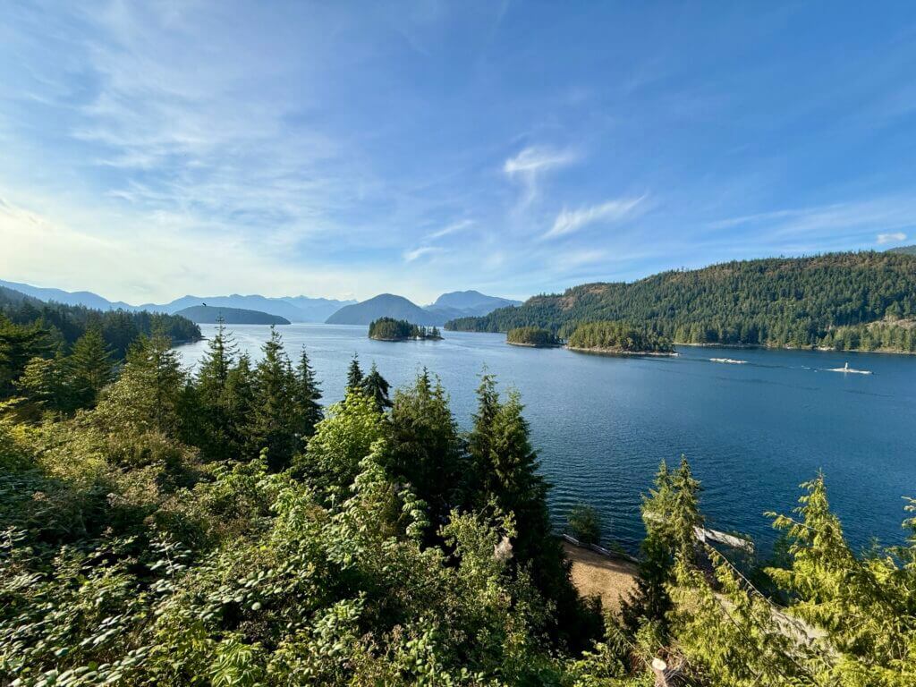 Landschaftsbild mit See