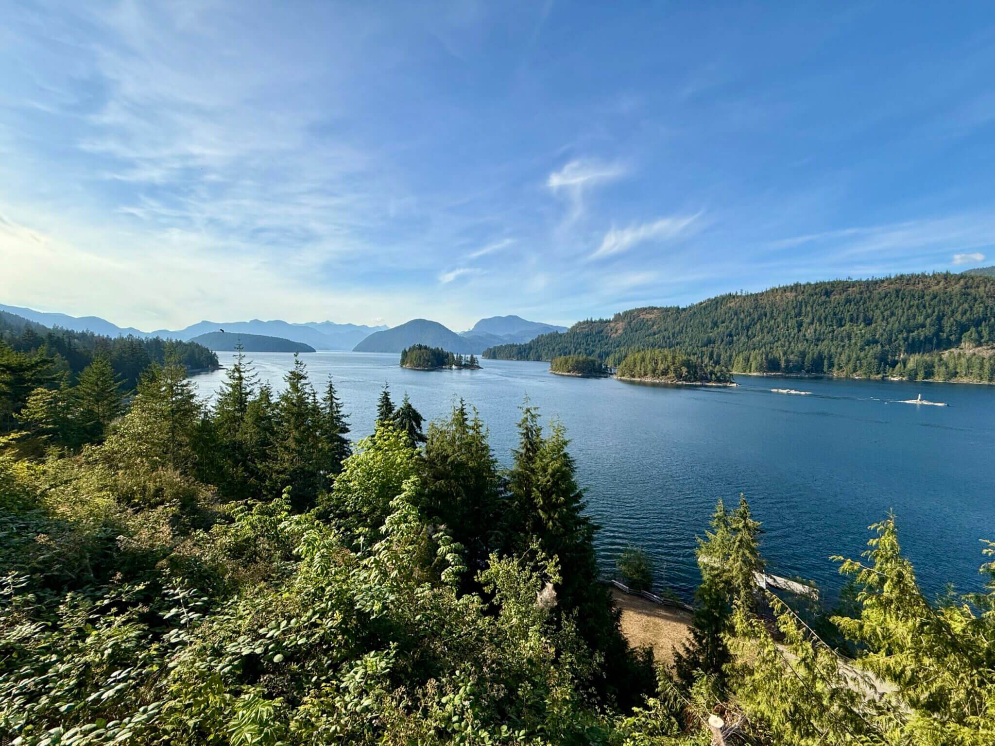 Landschaftsbild mit See